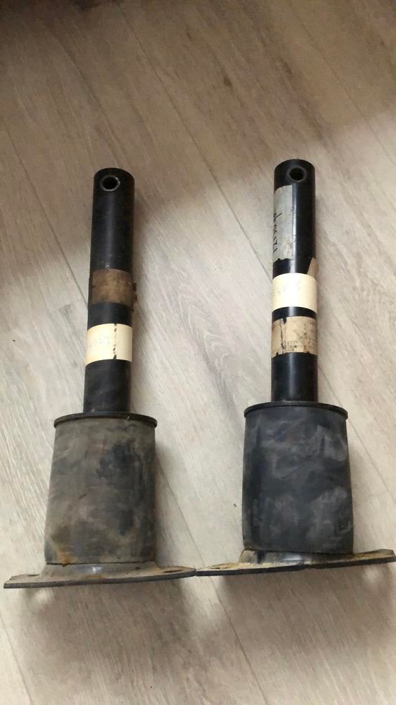 NOS Volvo bumperabsorbers, Voor, Nieuw, Ophalen of Verzenden, Volvo