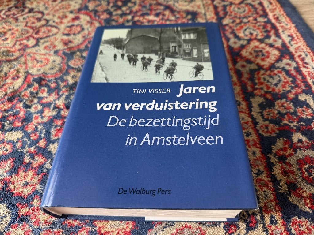 Jaren van Verduistering. De Bezettingstijd in Amstelveen., Tweede Wereldoorlog, Tini Visser., Ophalen of Verzenden, Zo goed als nieuw