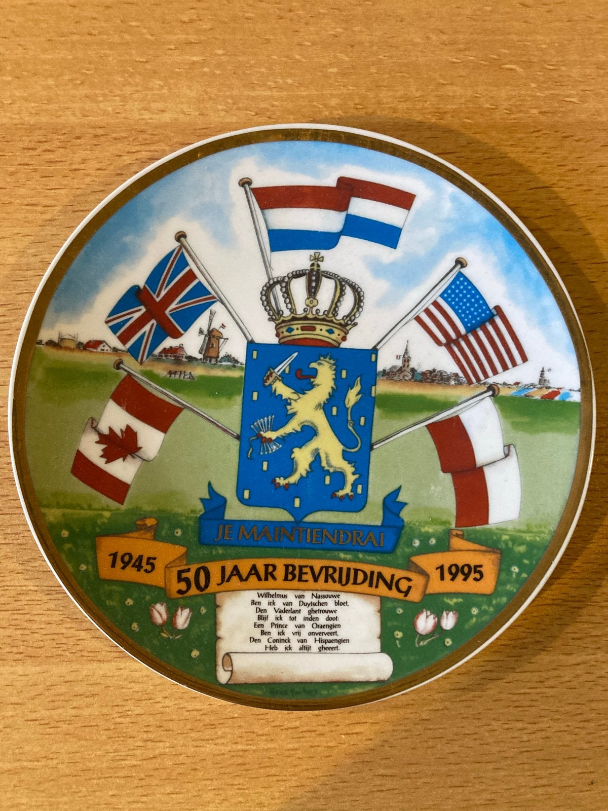 Herdenkingsbord 50 Jaar Bevrijding 1945-1995, Ophalen of Verzenden, Zo goed als nieuw, Porselein, Bord of Schaal