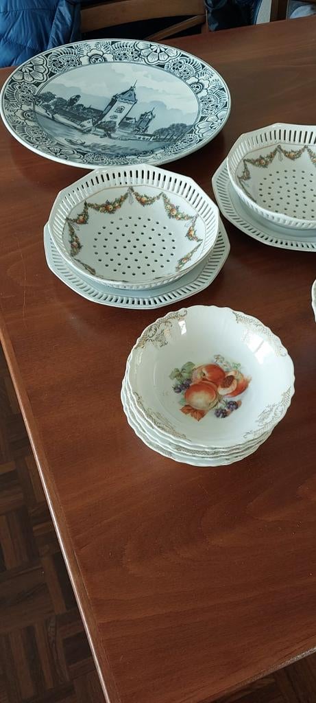 Diverse antieke schalen en vazen., Ophalen