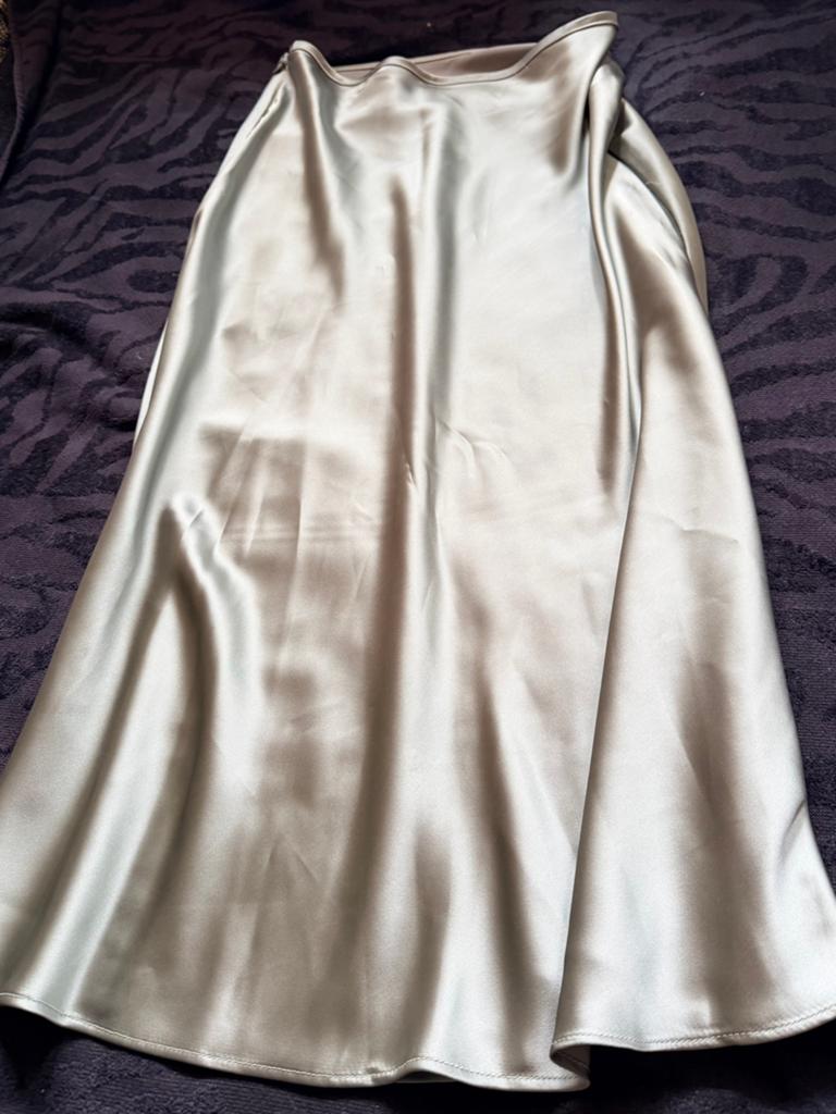 Elegante satijnen rok, maat M, zo goed als nieuw, Maat 38/40 (M), Ophalen of Verzenden, Zo goed als nieuw, Onder de knie
