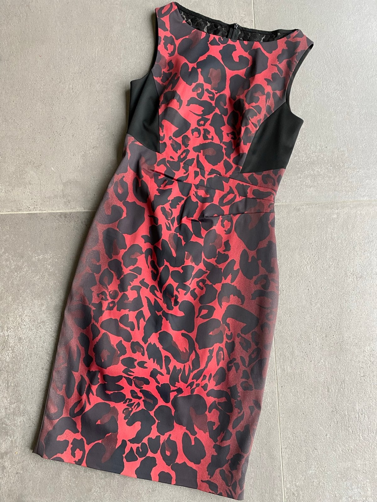 Karen Millen Jurk Rood Zwart Kant Maat 36, Ophalen of Verzenden, Maat 36 (S), Gedragen, Boven de knie