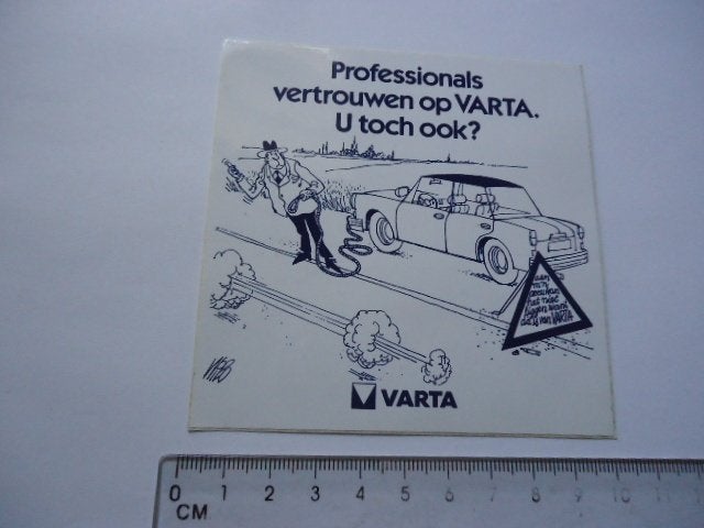 sticker oud Varta strip auto oldtimer retro rover mercedes ?, Verzamelen, Stickers, Verzenden, Zo goed als nieuw, Bedrijf of Vereniging