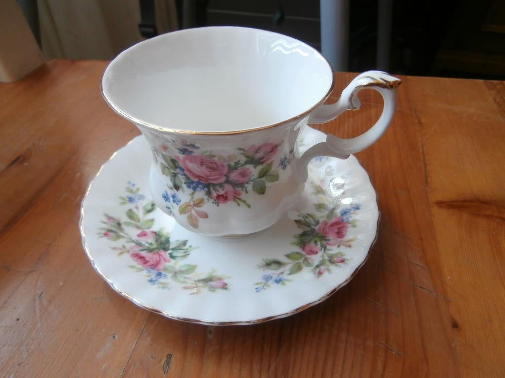 Kop en schotel Royal Albert Bone China Moss Rose England, Ophalen of Verzenden