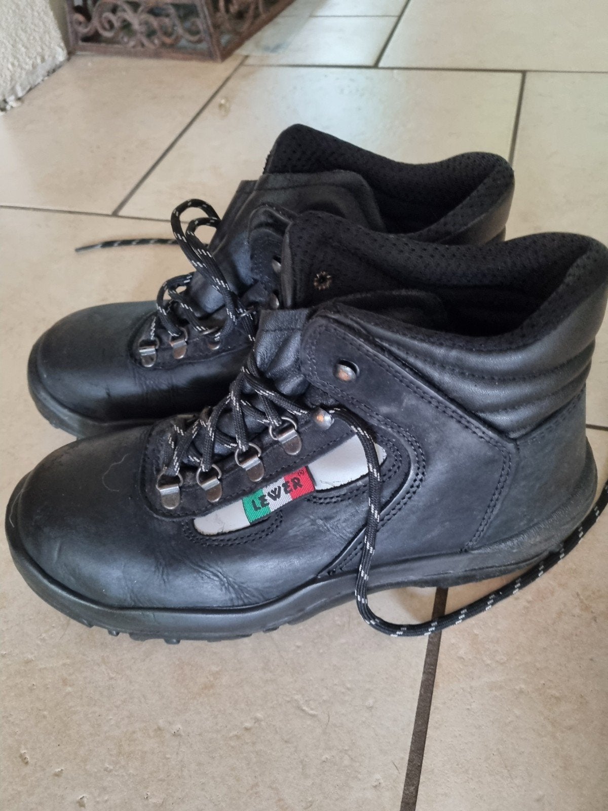 Lewer werkschoenen(met stalen neus), maat 40, weinig gebr., Ophalen, Zo goed als nieuw