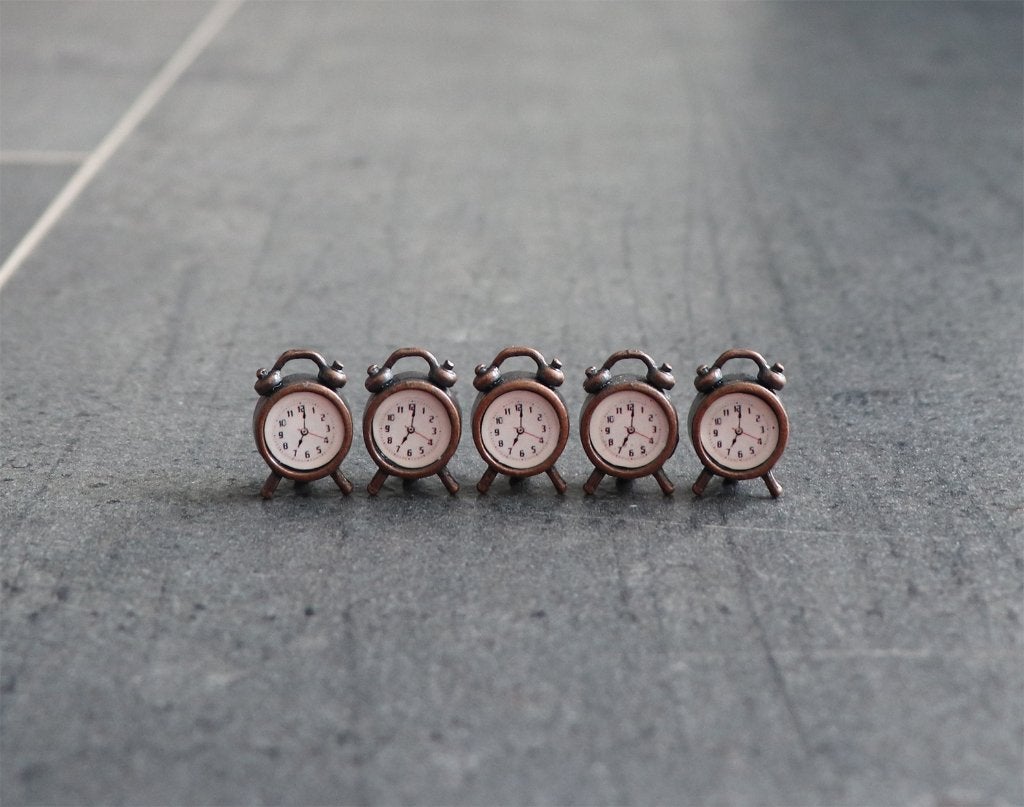 Retro wekker klok miniatuur nieuw 1:12 - Brons, Verzamelen, Ophalen of Verzenden, Nieuw, Decoratie