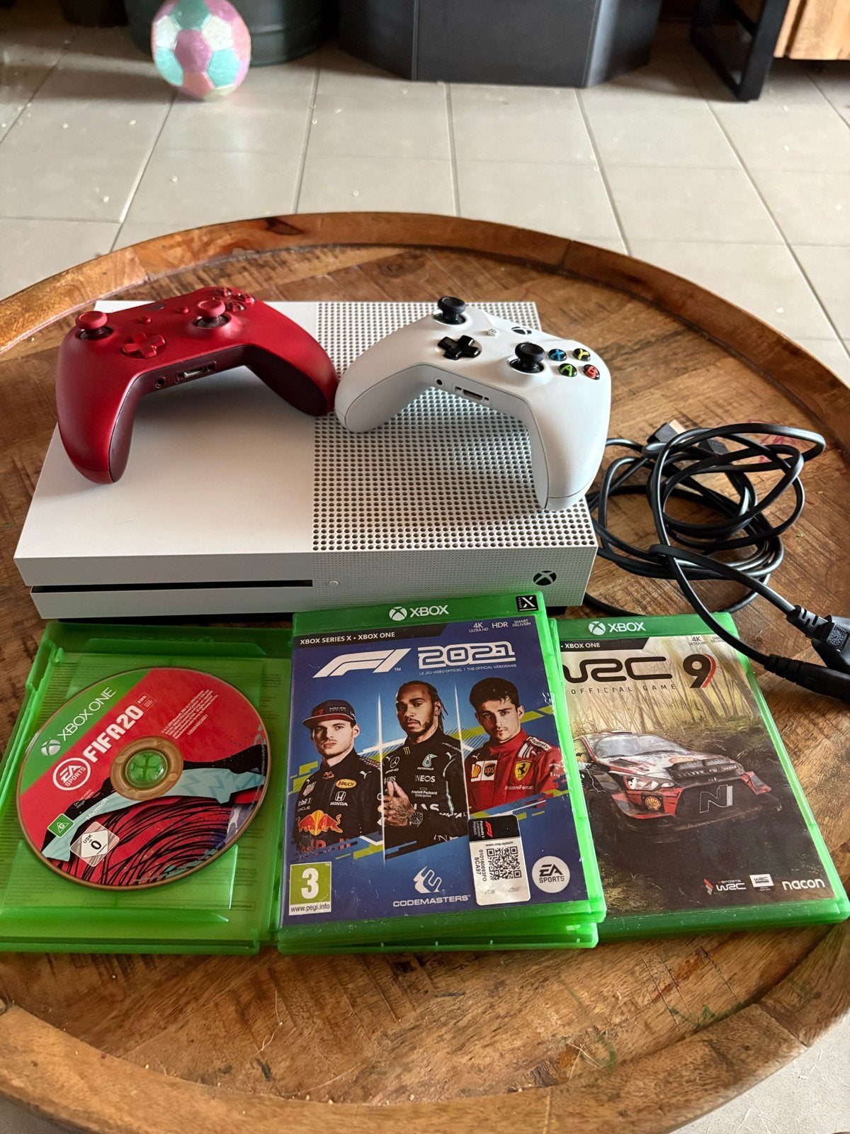Xbox One S met 2 controllers en 3 games, Ophalen, Met 2 controllers, Xbox One S, 1 TB