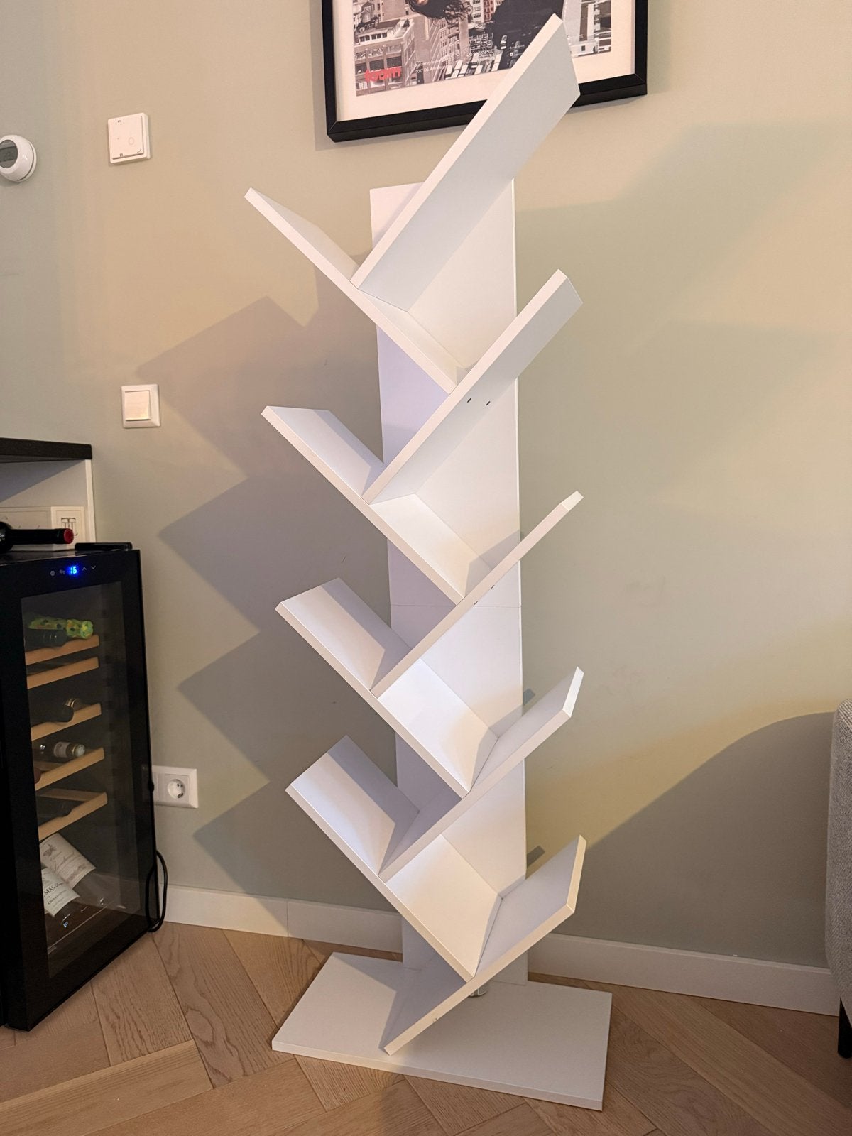 Moderne witte boekenkast in boomvorm, Ophalen, Met plank(en), Minder dan 50 cm, Zo goed als nieuw