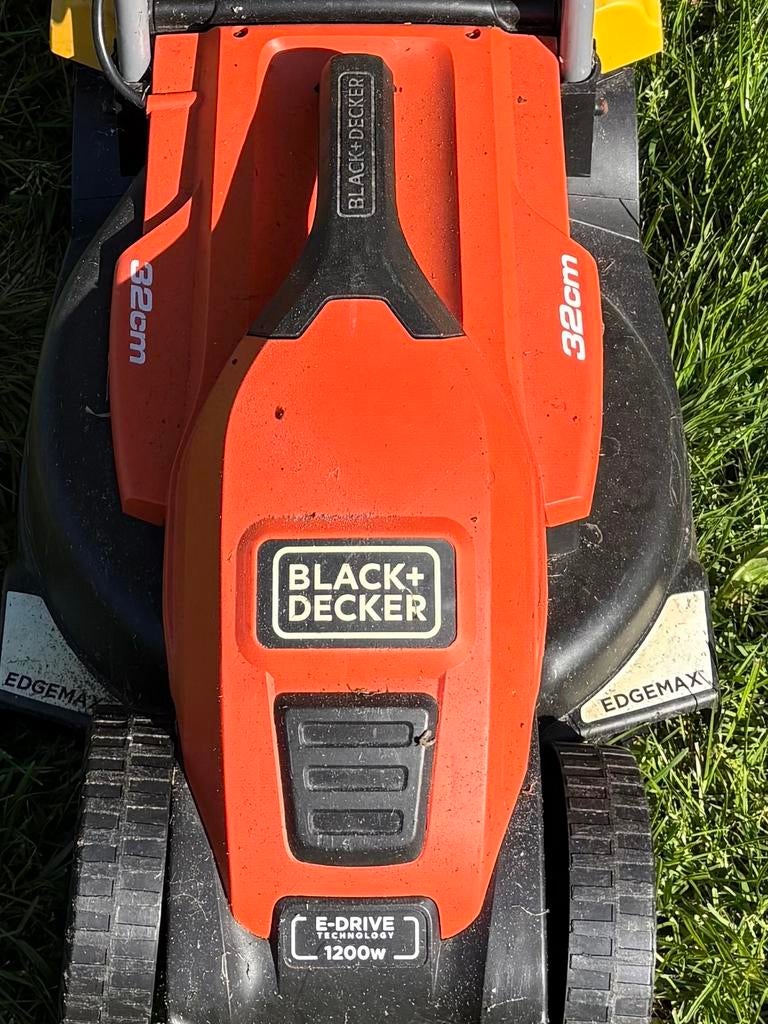 Black+Decker elektrische grasmaaier 32cm 1200W, Cirkelmaaier, Gebruikt, Elektrische grasmaaier, Ophalen of Verzenden