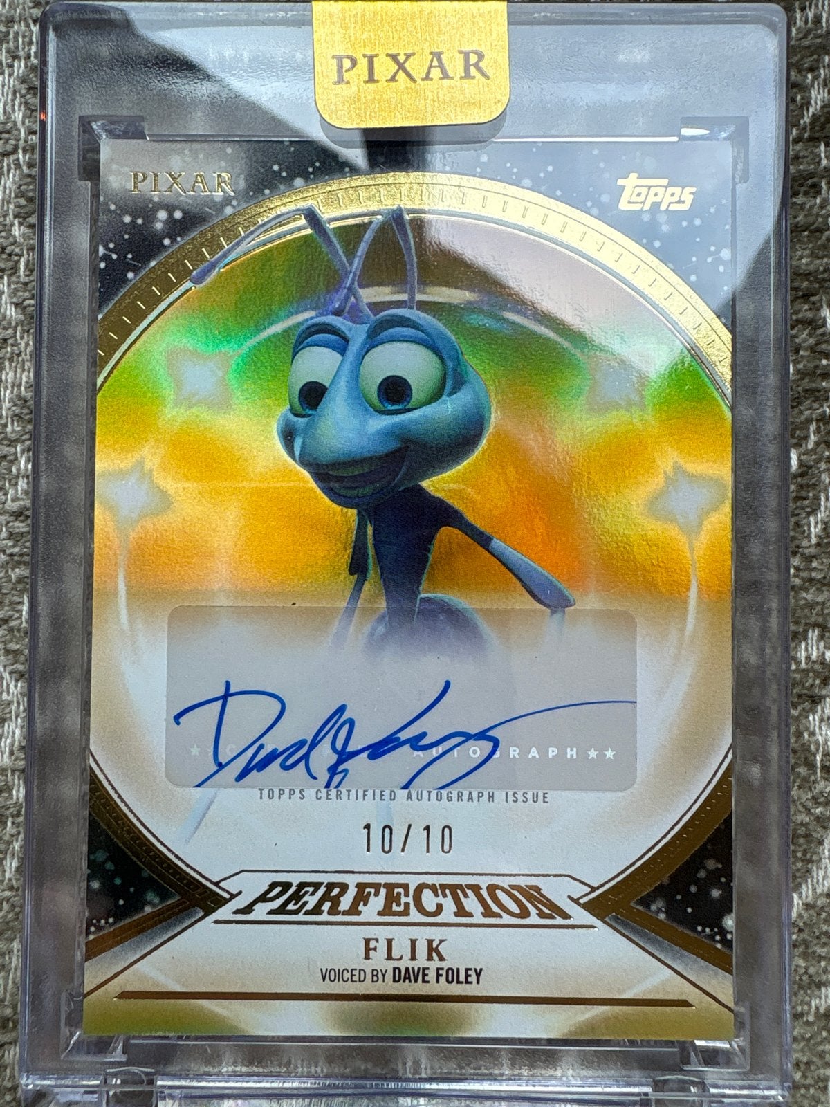 Disney Pixar Topps Flik Autograph Kaart 10/10, Ophalen of Verzenden, Zo goed als nieuw, Plaatje