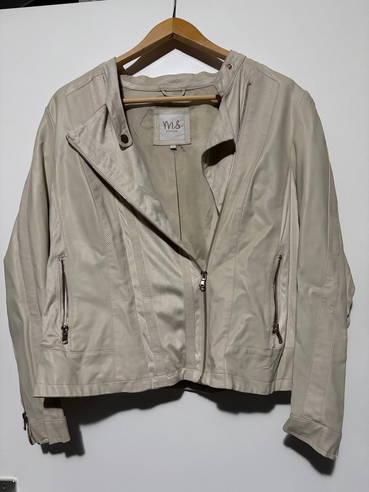 Stijlvol MS Mode bikerjack in beige met slangenprint details, Ophalen of Verzenden, Zo goed als nieuw, Maat 46/48 (XL) of groter