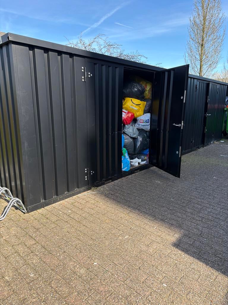 Gratis kleding ophalen - Container vol met zakken kleding, Ophalen, Info@kringloopdebilt.nl, Prof dr tinbergenweg 10, Kringloop