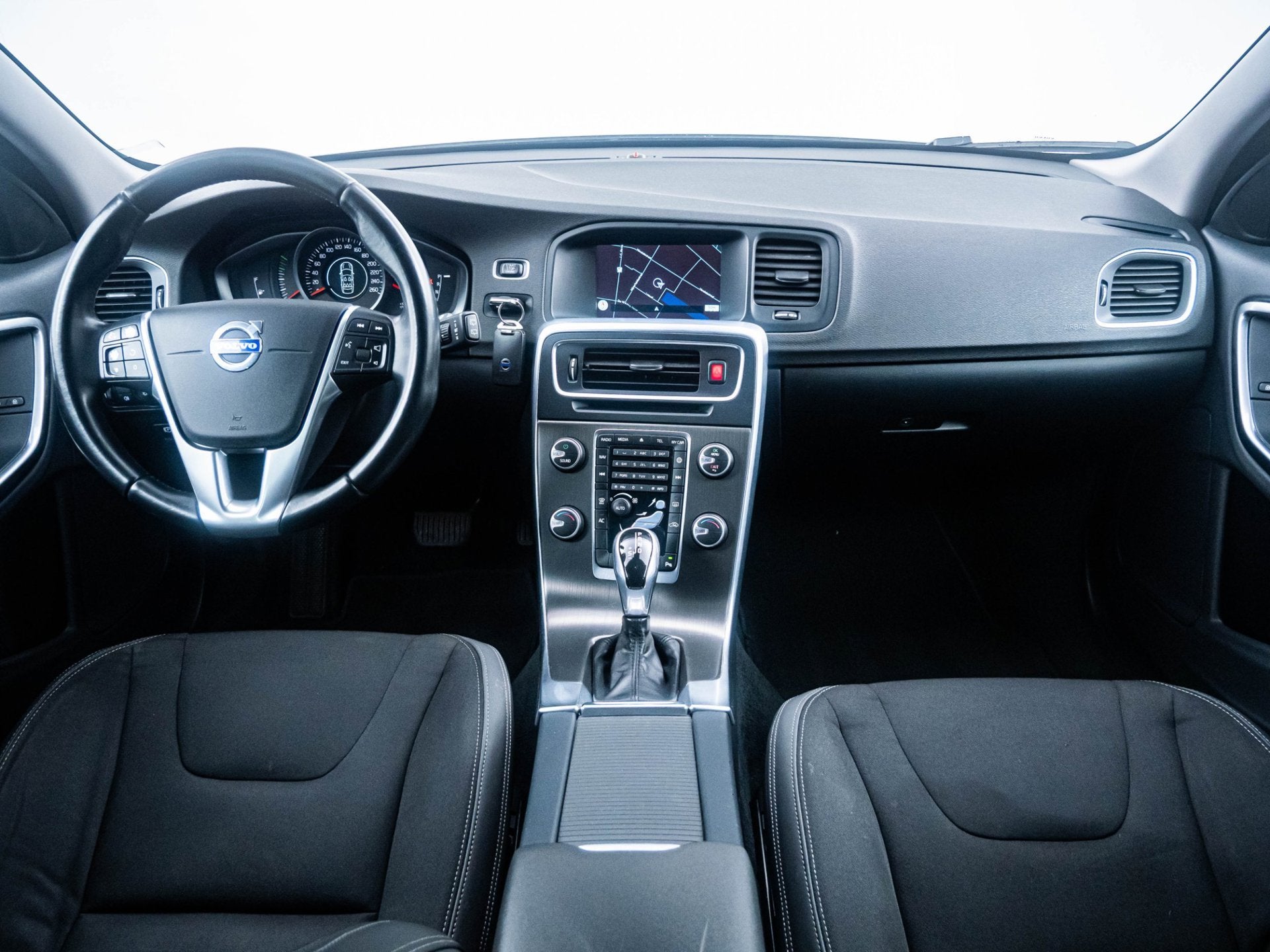 Volvo V60 1.6 T3 Momentum Clima|Cruise|Navi|Trekhaak!, Auto's, Gebruikt, Zwart, 4 cilinders, 150 pk