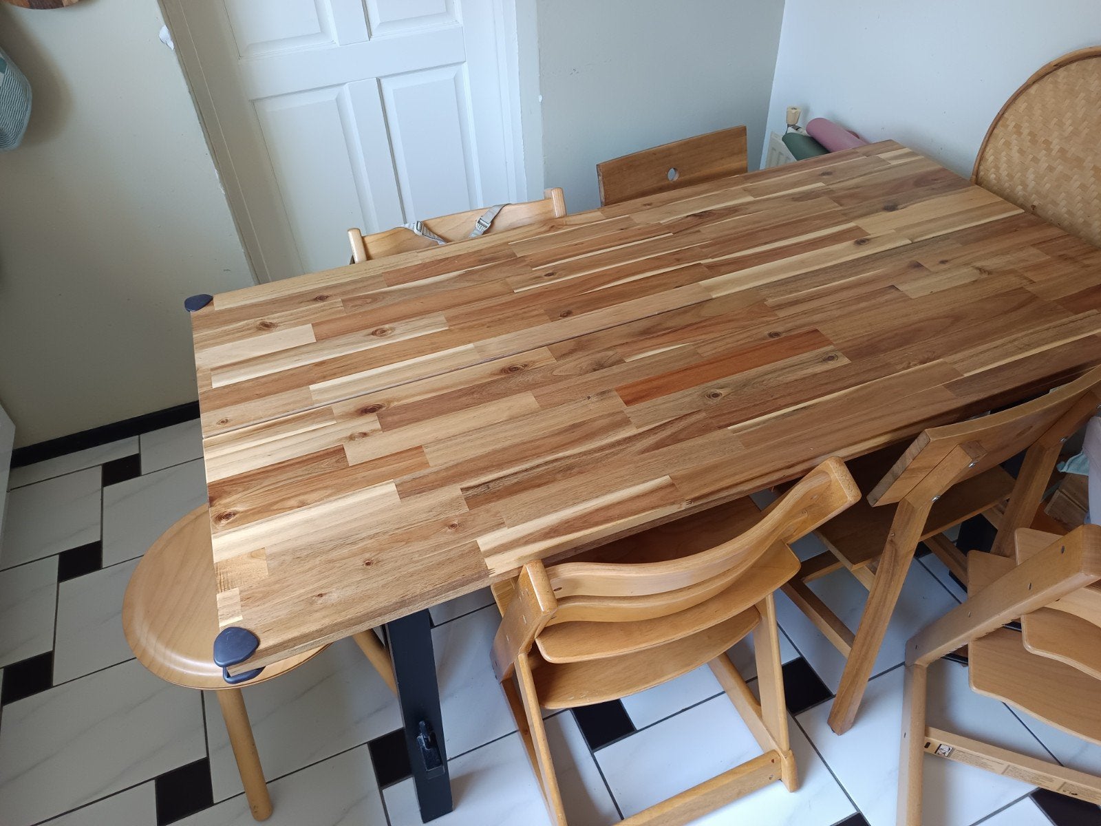 IKEA SKOGSTA eettafel 160x81x74 cm (tafel is al uitelkaar), Gebruikt, Vierkant, 150 tot 200 cm, Vier personen