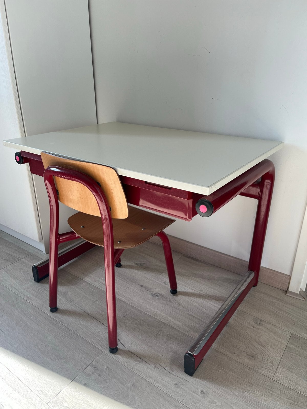 Schoolbankje met stoel en twee lades, Ophalen, Gebruikt, Tafel(s) en Stoel(en)