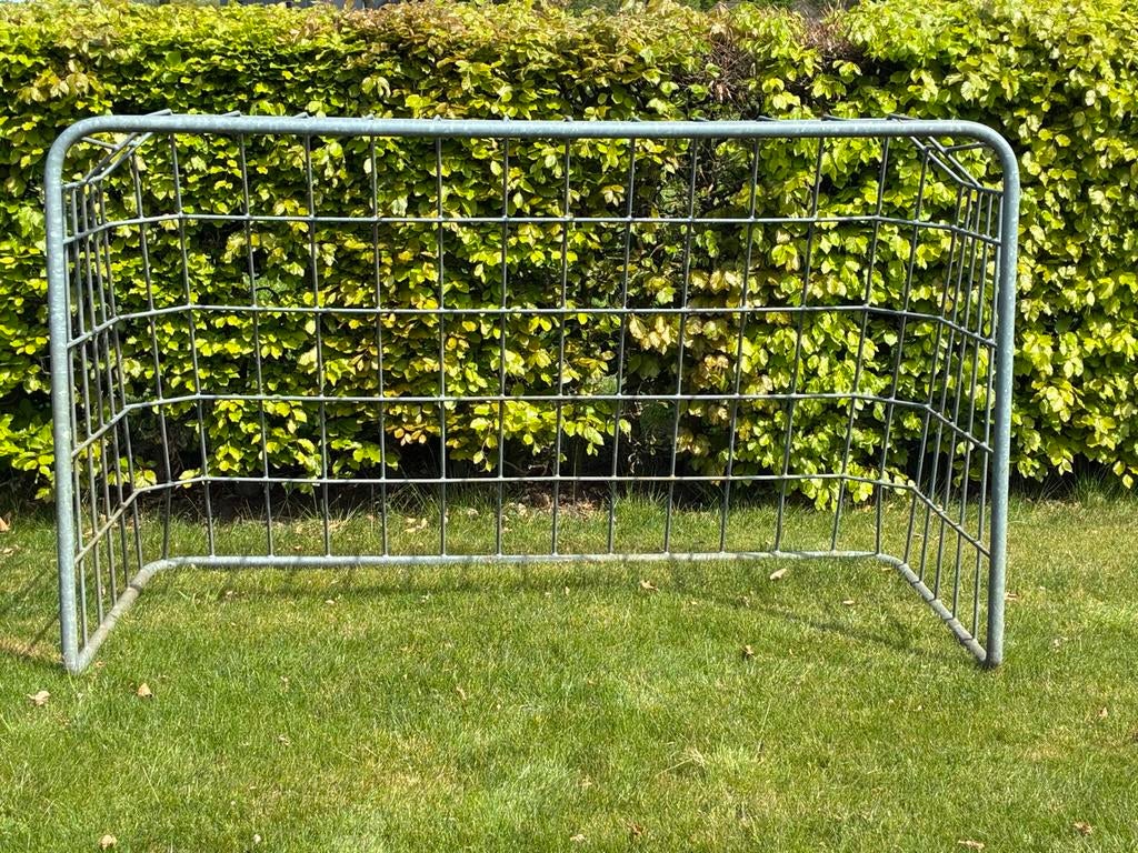 Stevige metalen voetbalgoal voor tuin of training, Sport en Fitness, Voetbal, Maat XS of kleiner, Ophalen, Gebruikt, Clubaccessoires