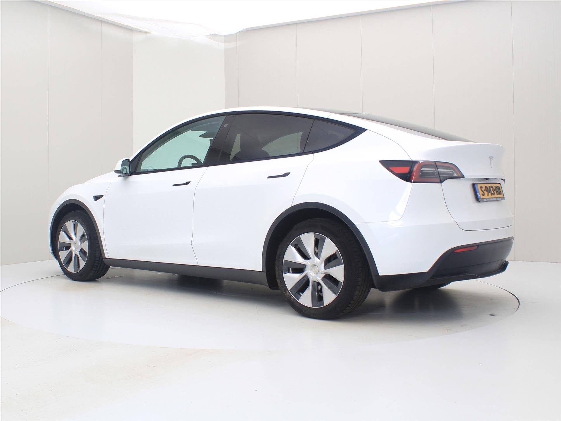 Tesla Model Y Standard RWD Plus 351pk 92,5% SoH [ LFP ACCU+A, Automaat, Achterwielaandrijving, Gebruikt, Zwart