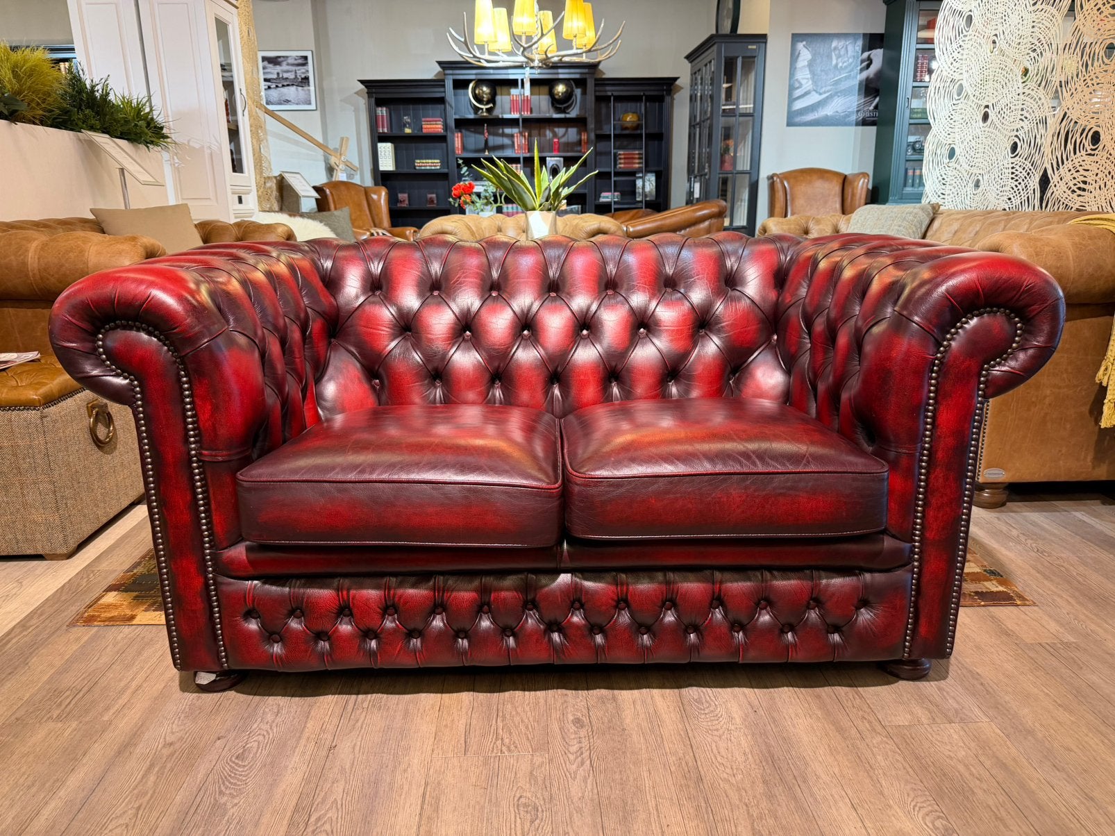 Originele Engelse chesterfield 2 zits bank Antiek Rood leer, Ophalen of Verzenden