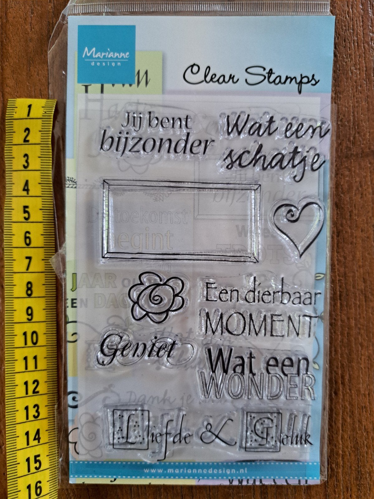 MARIANNE DESIGN STEMPEL NEDERLANDSE TEKST KAARTEN MAKEN, Hobby en Vrije tijd, Stempelen, Ophalen of Verzenden, Zo goed als nieuw