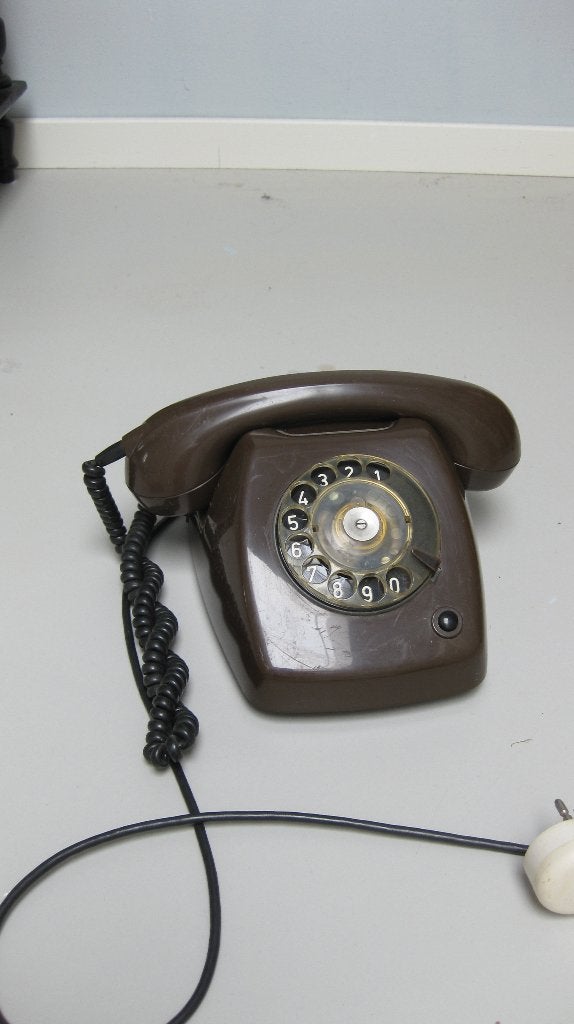 Oude bruine analoge telefoon, Ophalen, Gebruikt, Met draaischijf