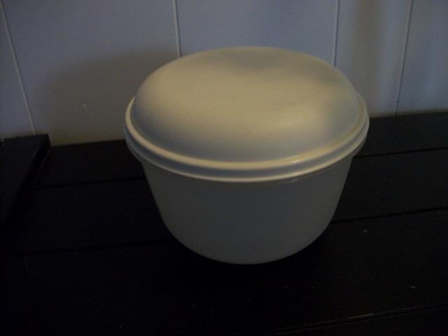 Tupperware Bakje ( bol deksel, wit, 2 liter ), Ophalen of Verzenden, Gebruikt, Wit, Bak of Kom
