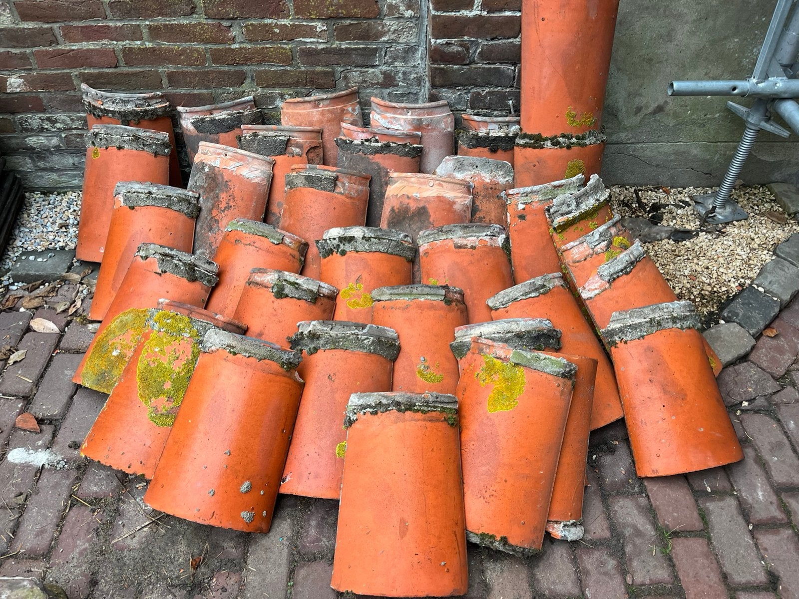 Oud hollandse nokvorsten - dakpannen. 32x, Ophalen, Steen of Klei, Zo goed als nieuw, 15 m² of meer