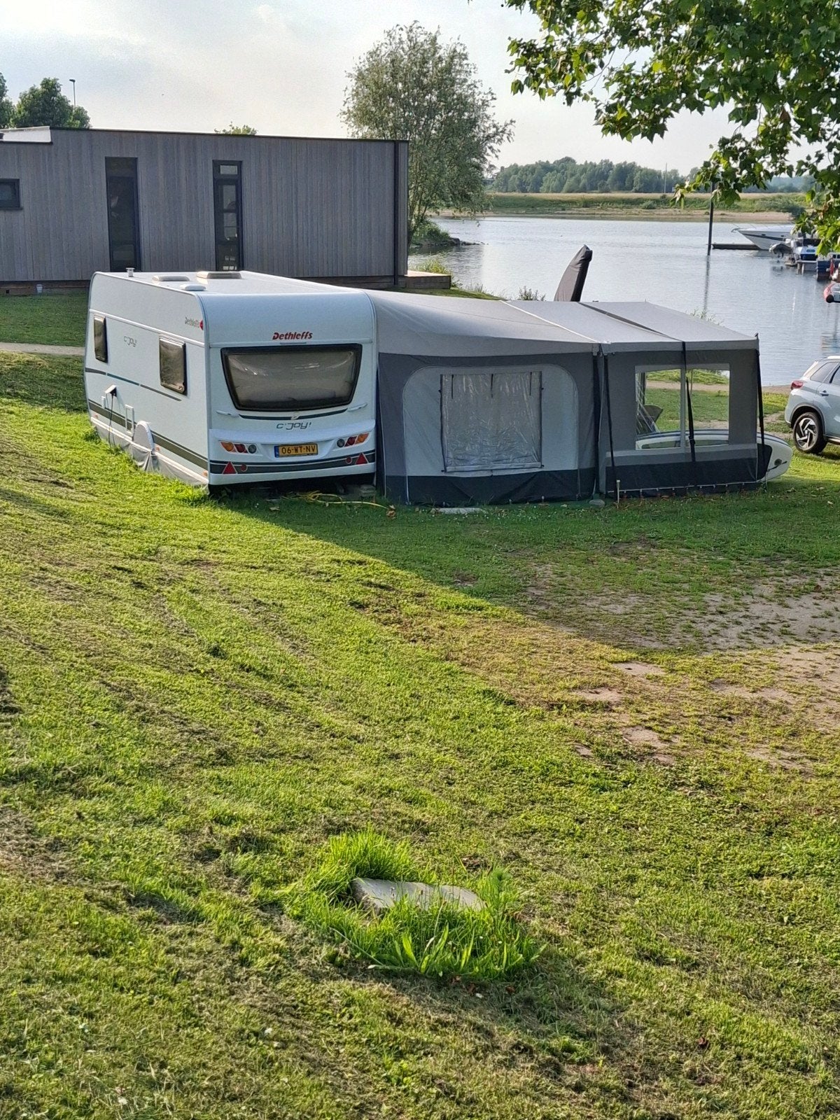 Dethleff c,joy met voortent, luifel en complete inboedel., Particulier, Rondzit, Koelkast