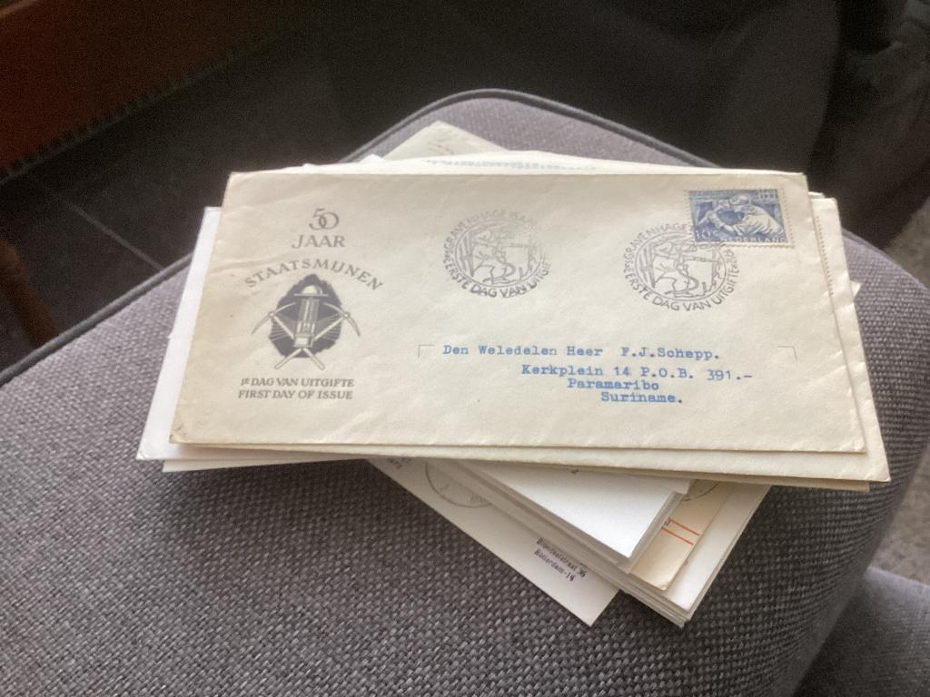 No2084  E8 gelopen Suriname Nederland jaargangen, Postzegels en Munten, Postzegels | Eerstedagenveloppen, Ophalen, Beschreven