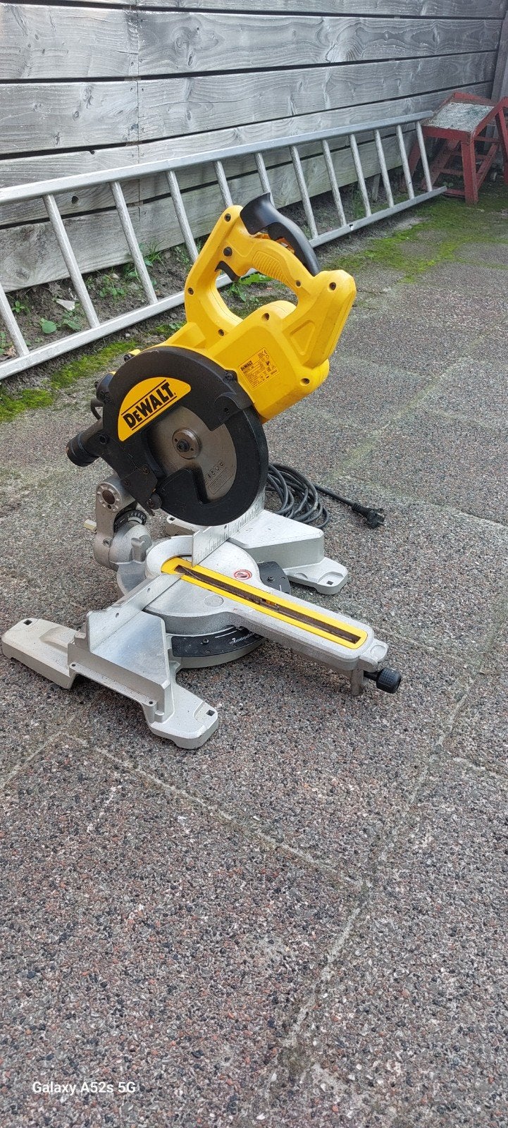 de walt afkortzaag, Doe-het-zelf en Verbouw, Ophalen, Gebruikt, Afkortzaag, 30 tot 70 mm