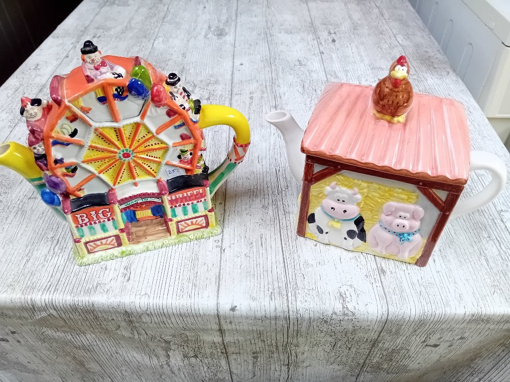 Kermis en huisje theepotten., Overige typen, Ophalen of Verzenden, Zo goed als nieuw, Overige stijlen