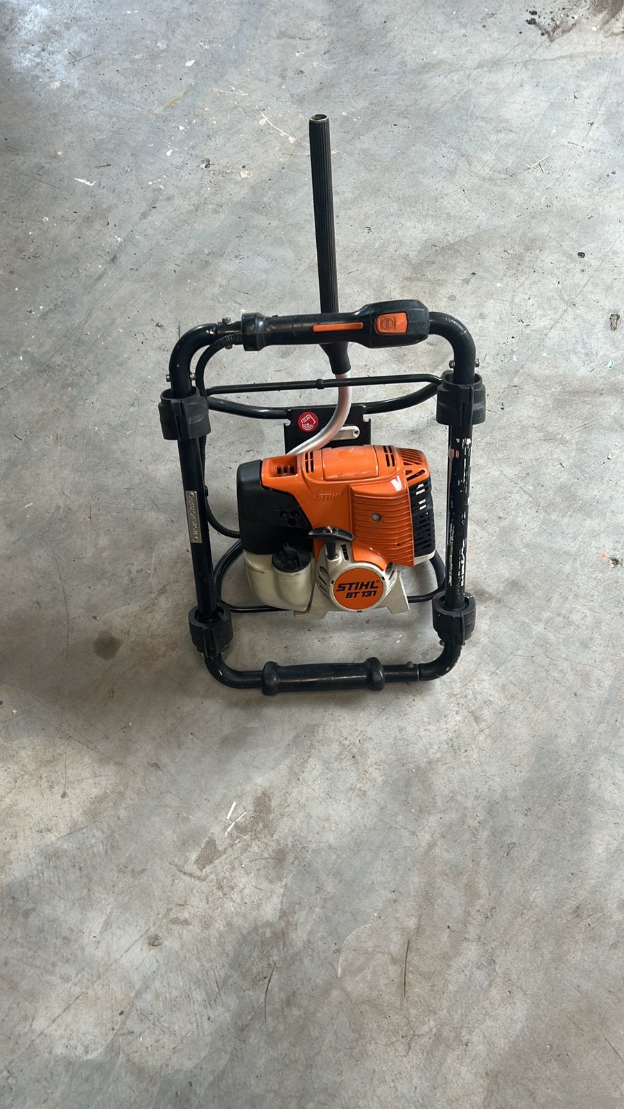 Stihl BT 131 Motorboor met vele boren. Ook Te Huur!!!!!, Ophalen of Verzenden, Zo goed als nieuw, Kolomboormachine