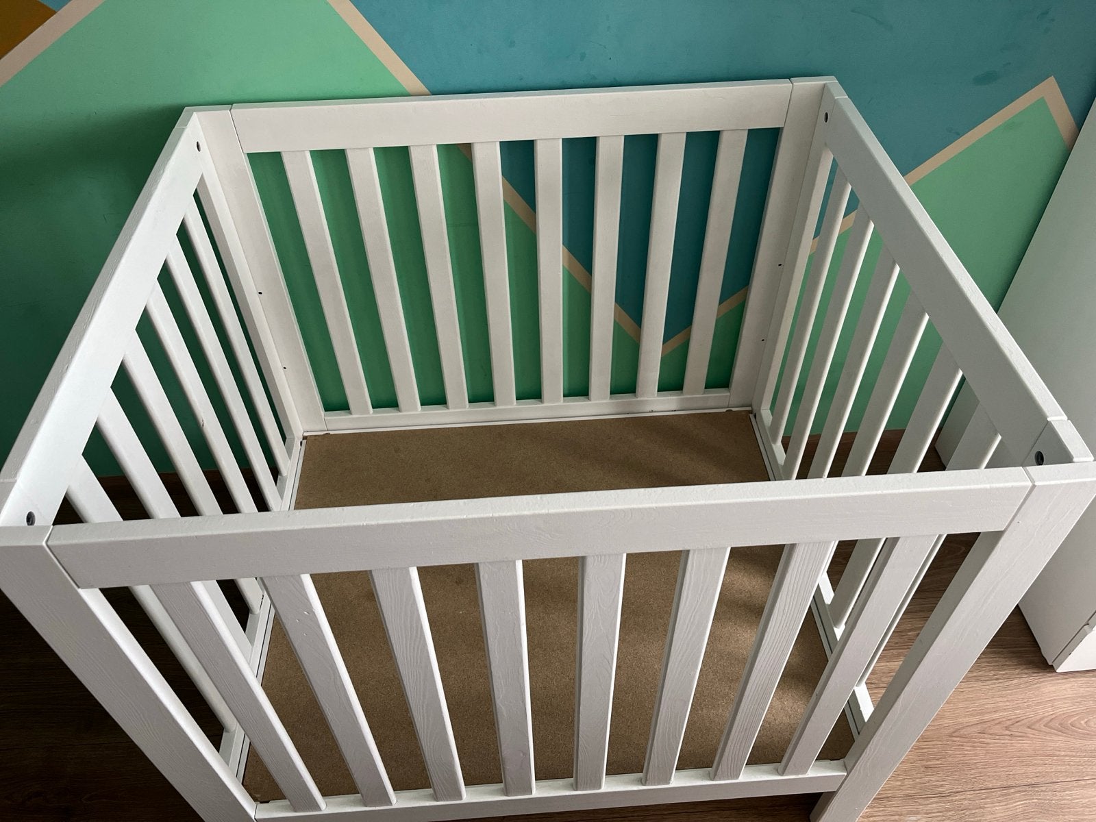 Witte babybox voor baby's en peuters, Ophalen, Gebruikt, Vierkant, In hoogte verstelbaar