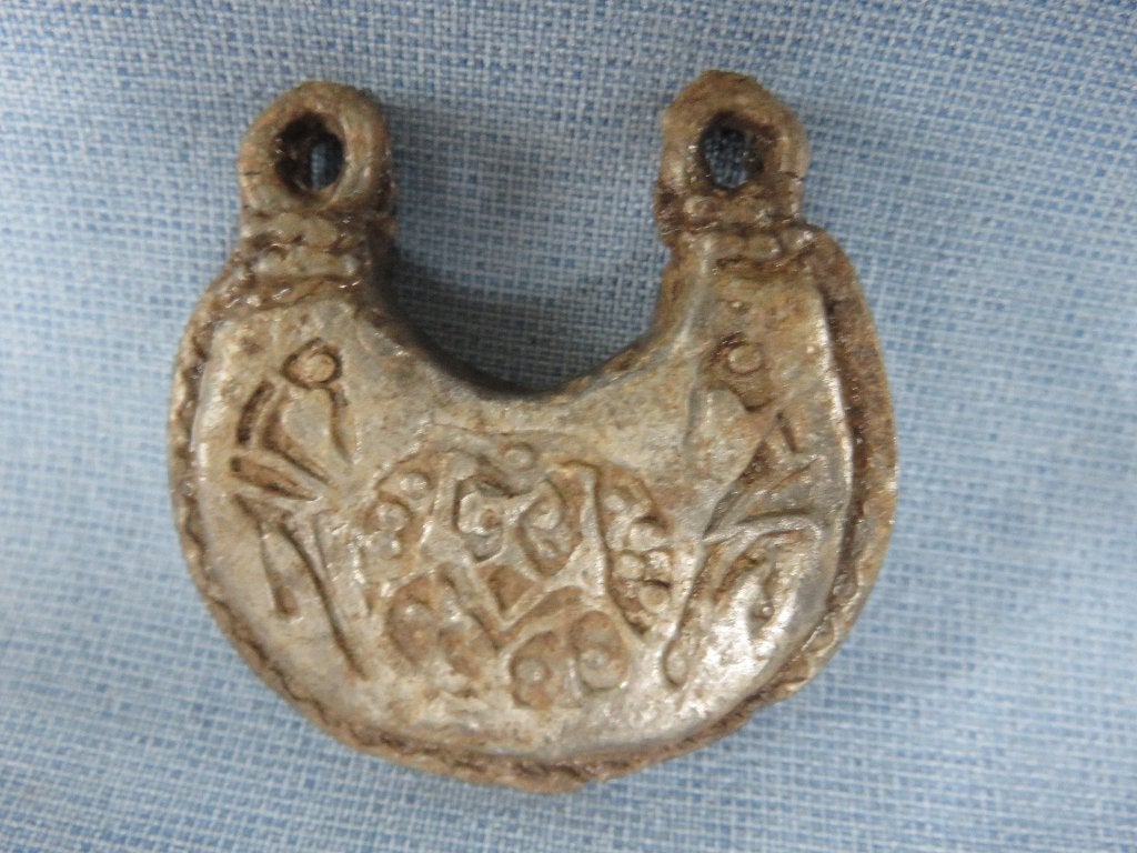 Middeleeuwen - hanger / amulet in tin - 7e - 11e eeuw, Ophalen of Verzenden