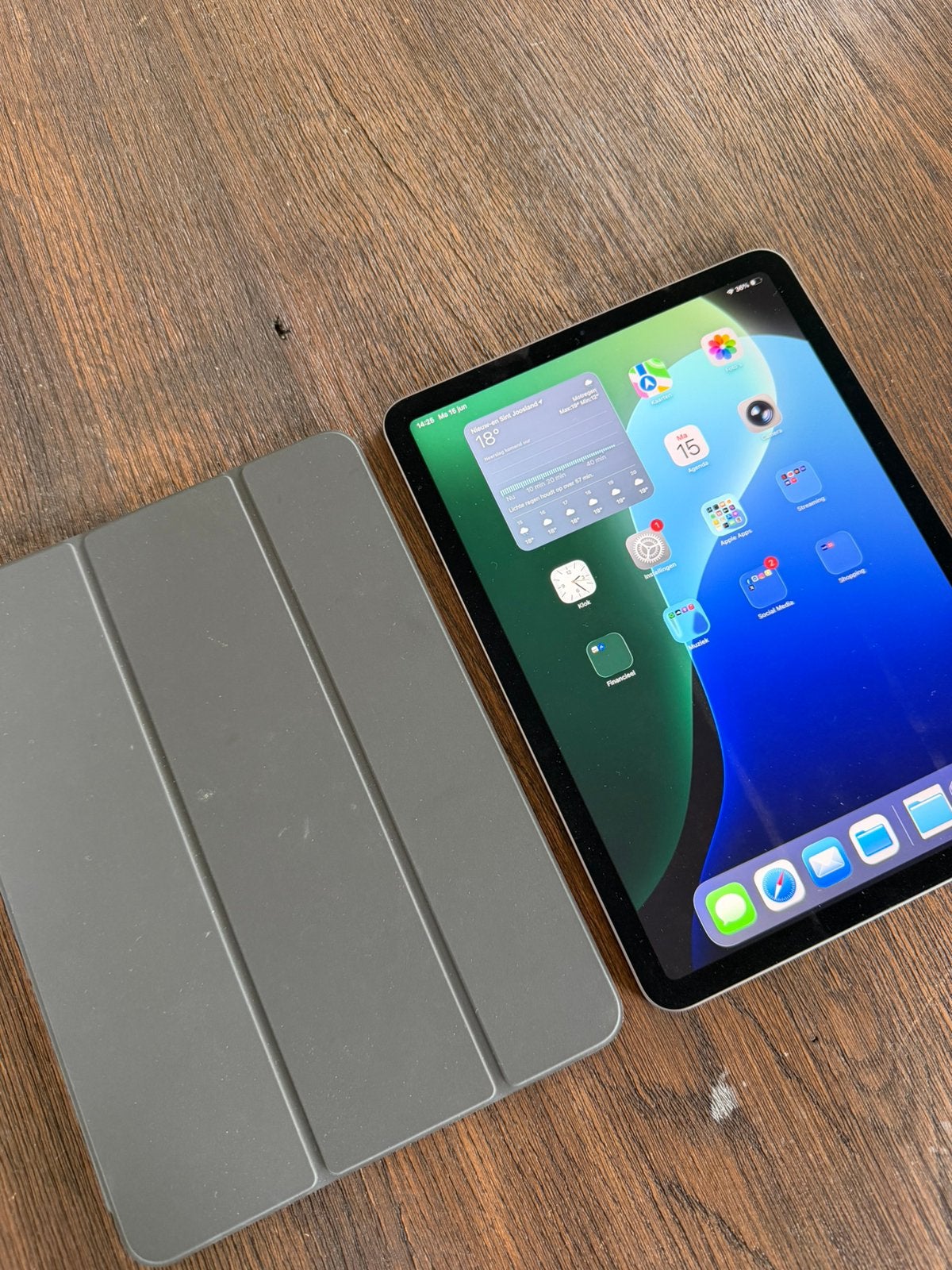 iPad Air 4 Space Grey / 64GB + Case, Computers en Software, Apple iPads, Apple iPad Air, 11 inch, Ophalen of Verzenden, Zo goed als nieuw