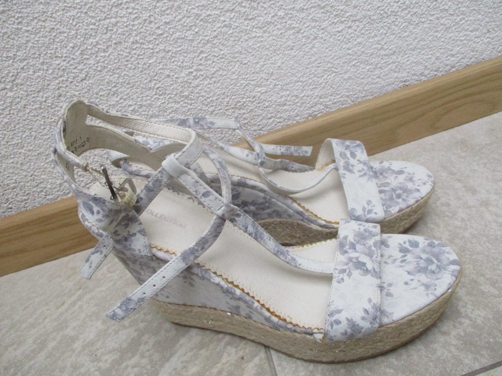 sandalen grijs met sleehak maat 40 Star Collection, Kleding | Dames, Schoenen, Star Collection, Zo goed als nieuw, Grijs, Sandalen of Muiltjes