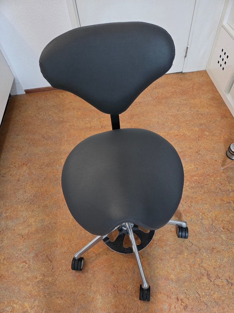 Tabouret met rugleuning, Ophalen, Zo goed als nieuw
