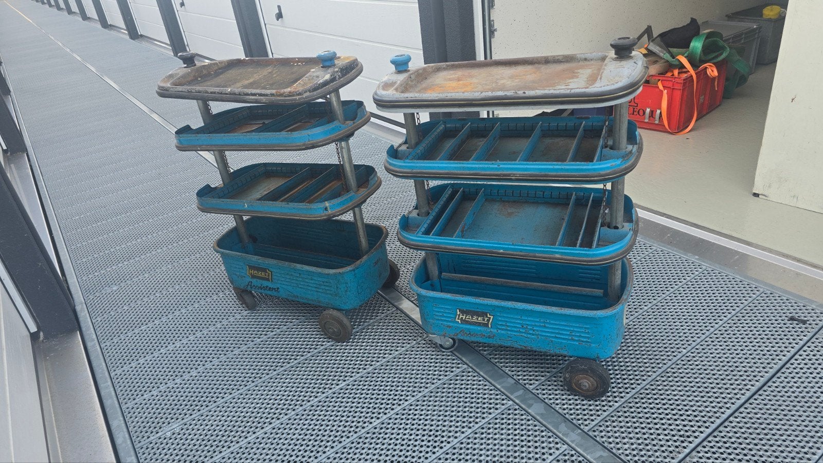 Vintage Hazet Assistent gereedschapswagens (2 stuks), Ophalen, Gebruikt