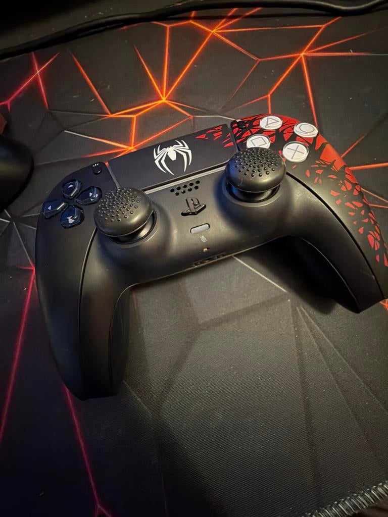 Limited Edition PS5 Spider-Man 2 Controller met Grips, Ophalen, Zo goed als nieuw