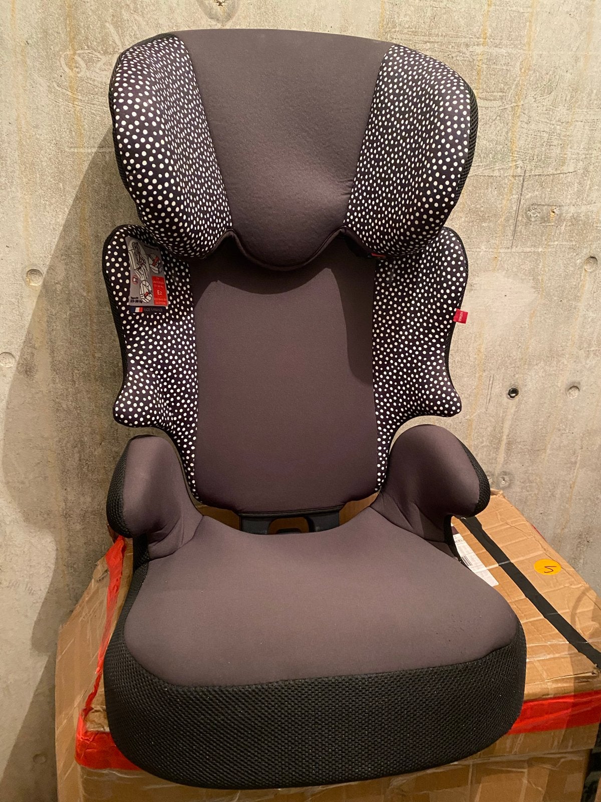 Hema doorgroei autostoel junior 15-36kg zwart/witte stip, Autogordel, 15 t/m 36 kg, Zo goed als nieuw, Verstelbare rugleuning