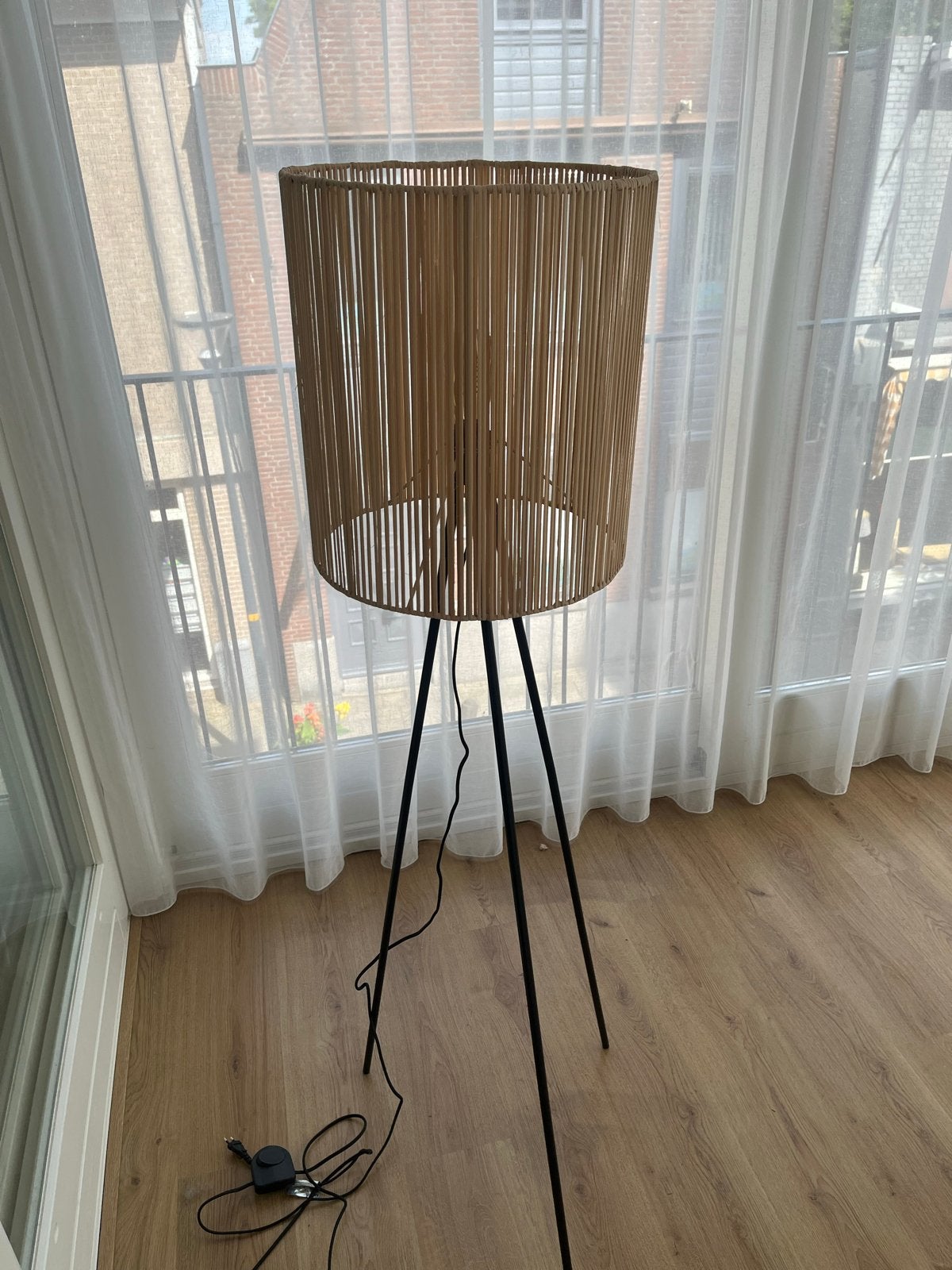 Staande lamp met bamboe kap en driepoot onderstel, Ophalen, Gebruikt, E27 (groot), 150 tot 200 cm