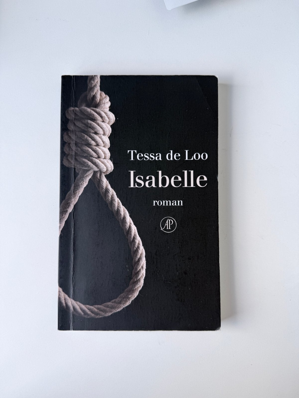 Isabelle - Tessa de Loo (roman), Ophalen of Verzenden, Gelezen, Nederland