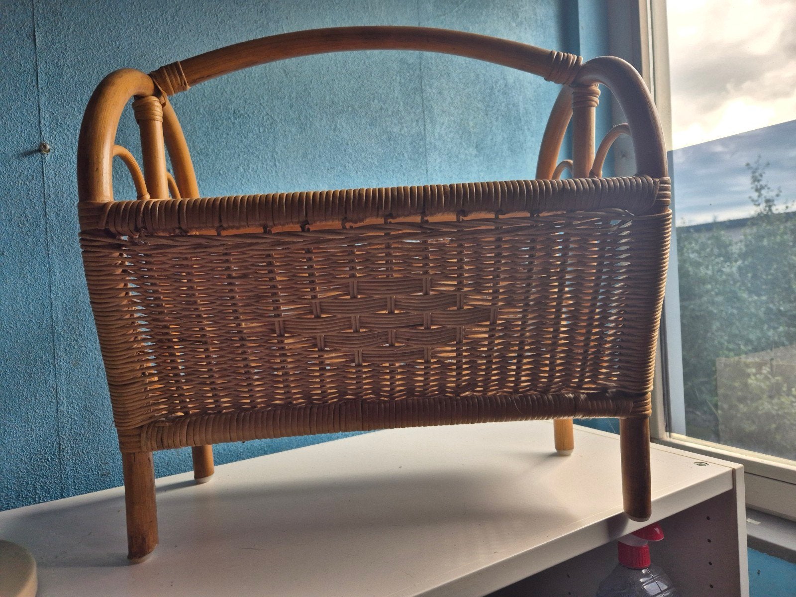 Vintage rotan tijdschriftenrek - Boheemse stijl, Huis en Inrichting, Woonaccessoires | Krantenbakken en Lectuurbakken, Ophalen