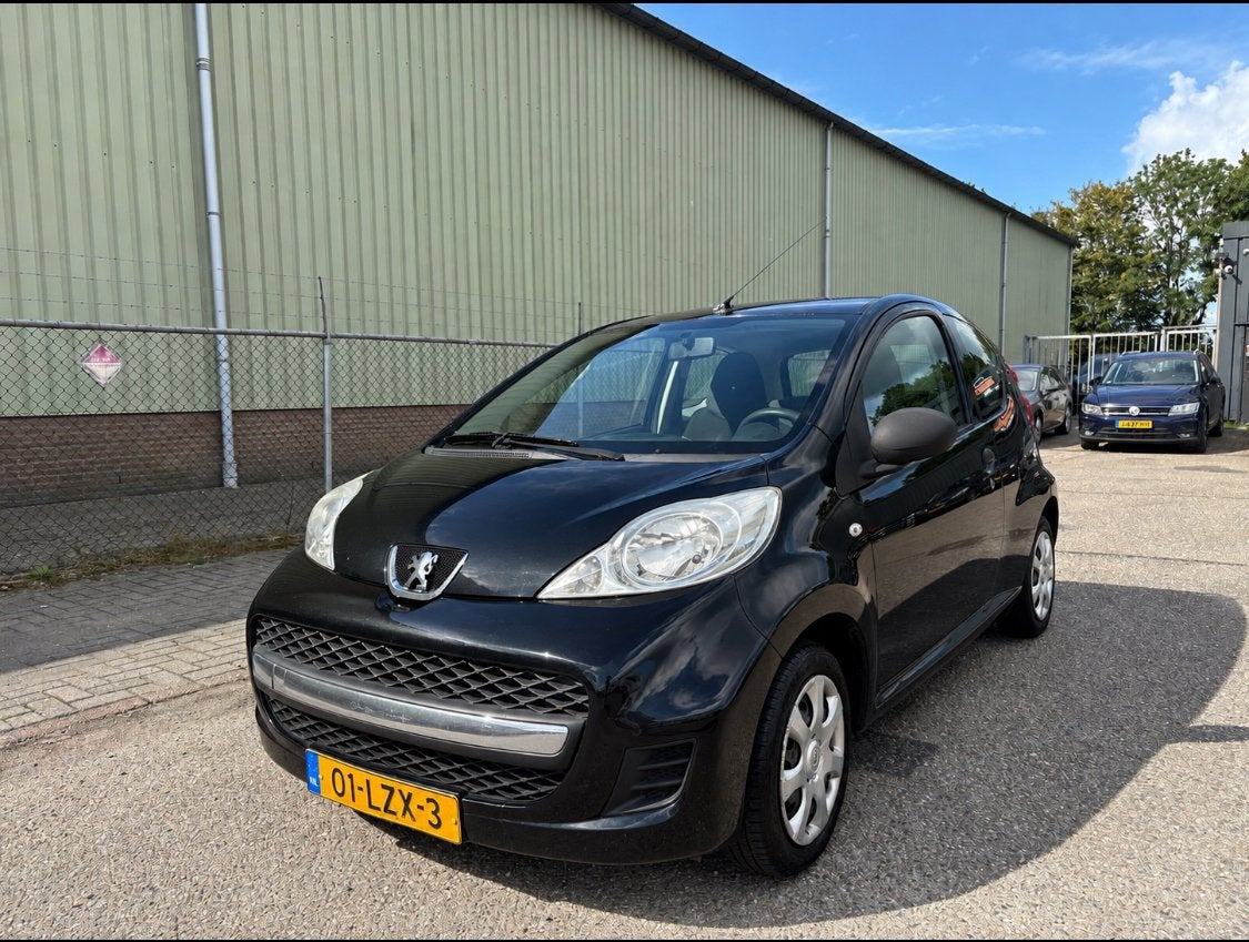 Peugeot 107 1.0 12V 3DR 2010 Zwart, Voorwielaandrijving, 4 stoelen, Origineel Nederlands, Handgeschakeld