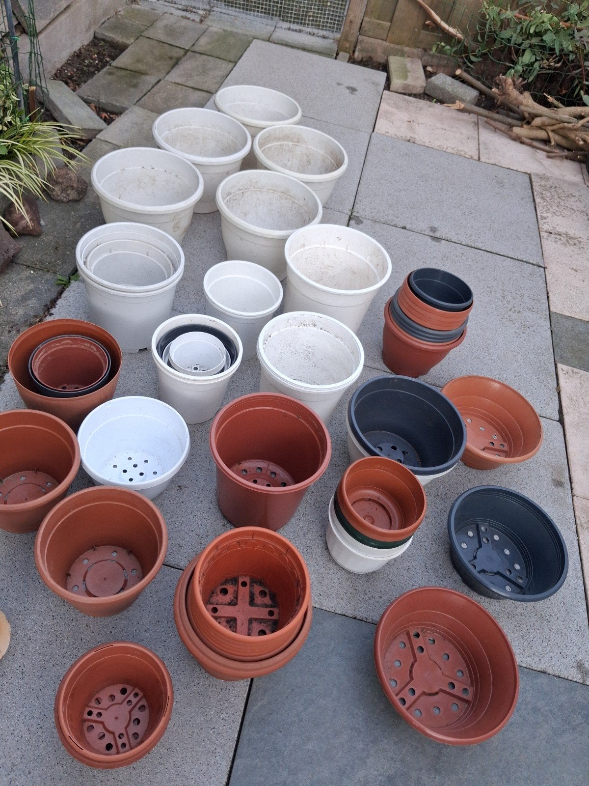 Gratis af te halen: Diverse binnen plantenpotten, Ophalen, Rond, Binnen, Aardewerk