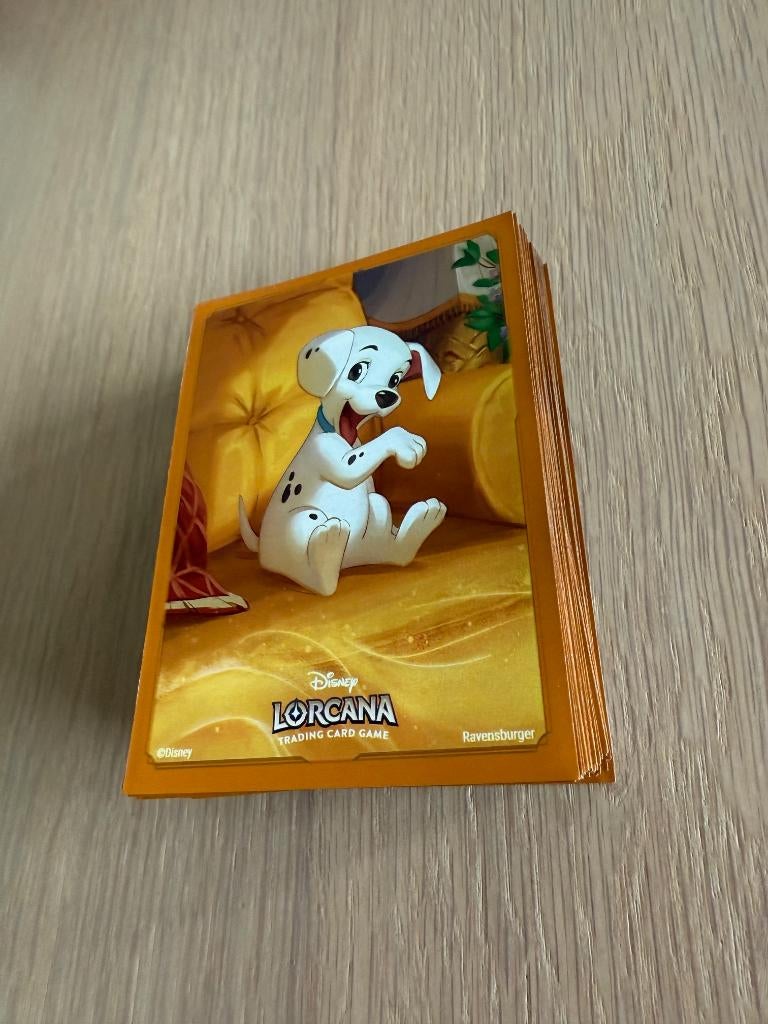 Disney Lorcana 101 Dalmatians Puppy - 65 stuks - Sleeves, Ophalen of Verzenden, Overige figuren, Zo goed als nieuw, Beeldje of Figuurtje