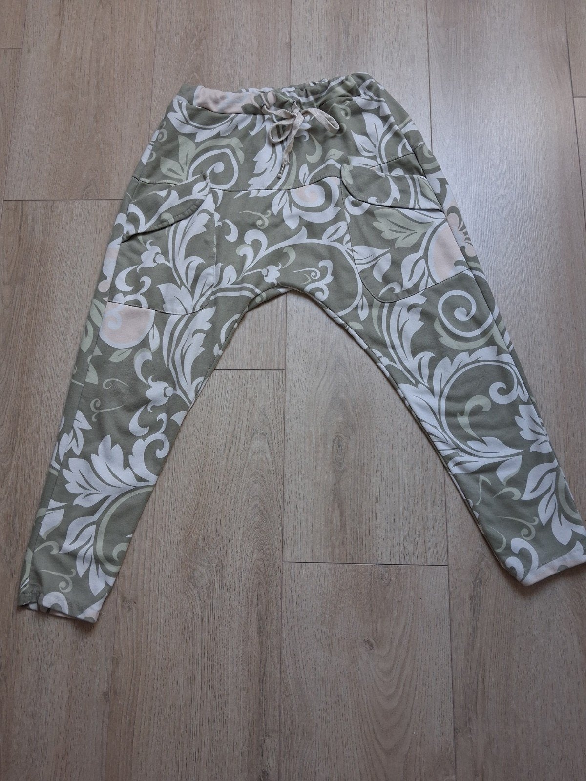 harembroek met bloemenprint, maat M, Kleding | Dames, Maat 38/40 (M), Ophalen of Verzenden, Lang, Groen