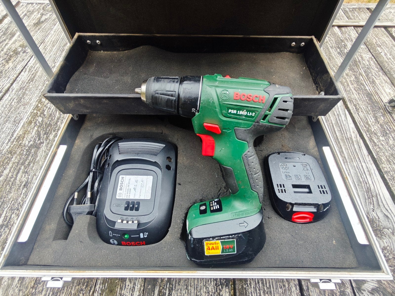 Bosch PSR 1800 LI-2 Accuboormachine met koffer en 2 accu's, Variabele snelheid, Ophalen of Verzenden, Boor- en Schroefmachine