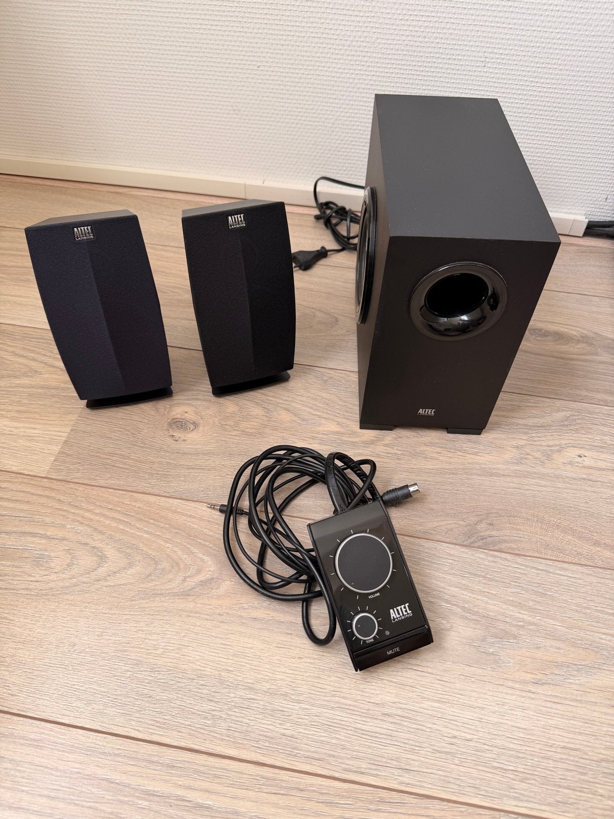 Altec Lansing VS2721 2.1 Speakerset met Subwoofer, Overige merken, Gebruikt, Inclusief kabels, Speakerset