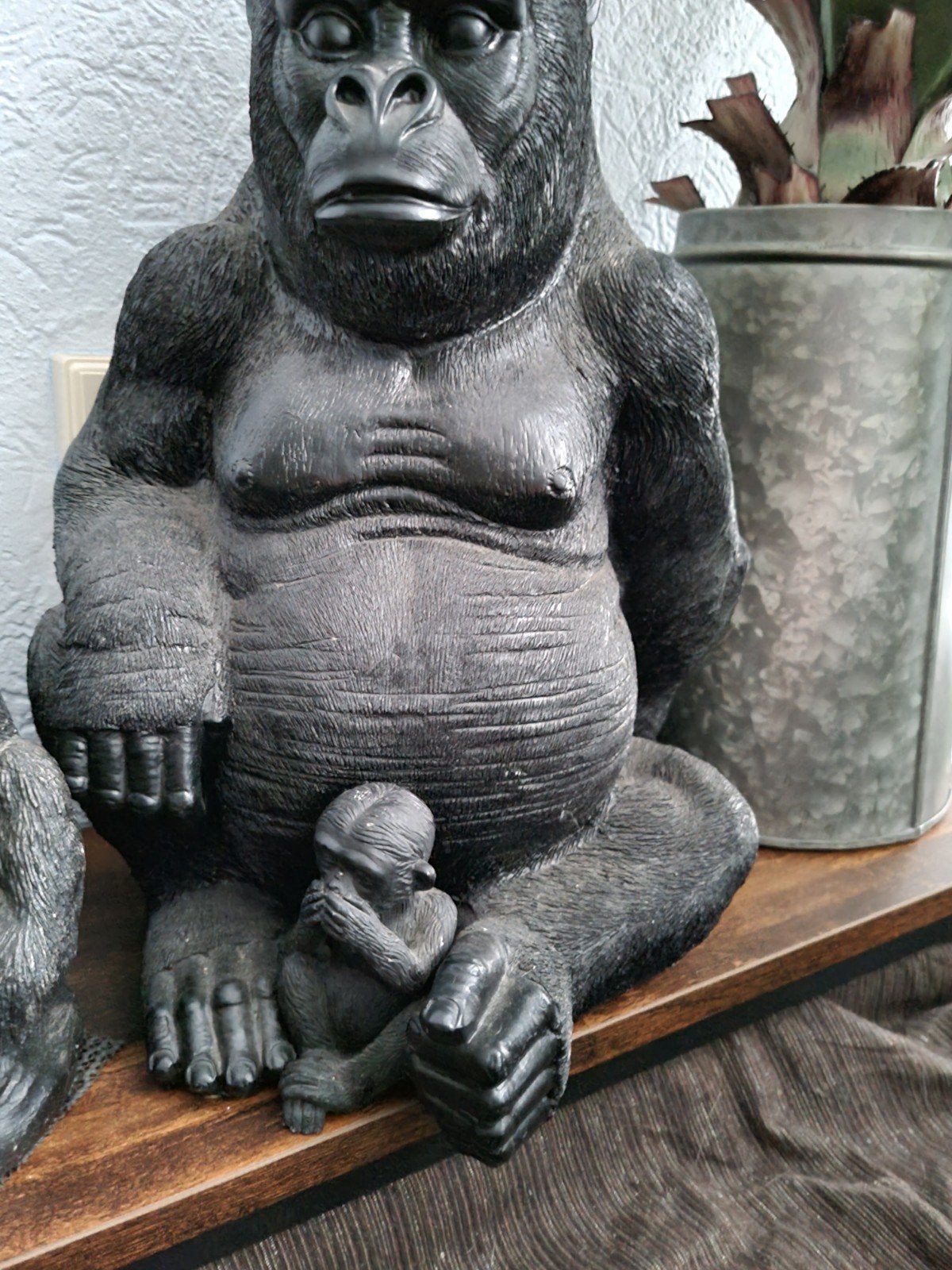 Apenfamilie Beeldjes - Gorilla met baby's, Verzamelen, Beelden en Beeldjes, Ophalen of Verzenden, Zo goed als nieuw, Dier