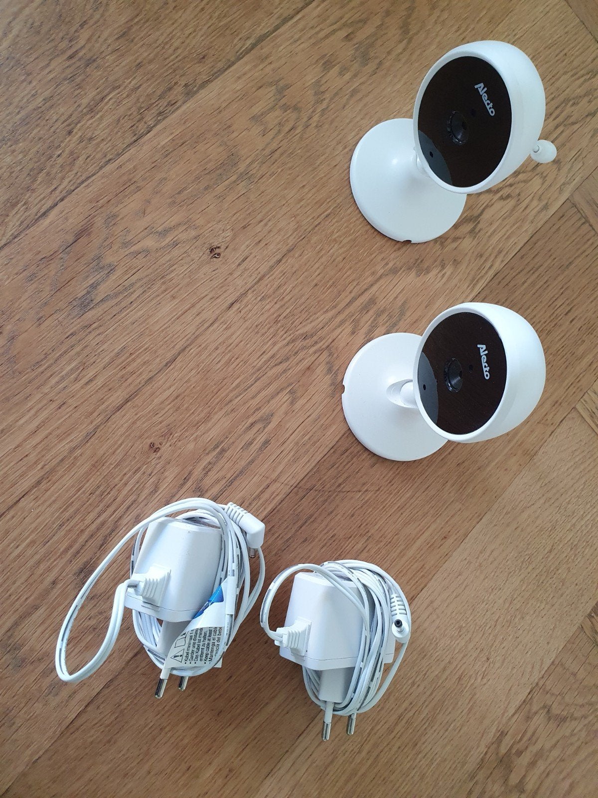 Alecto DVM 140 camera en oplader. Twee stuks, Ophalen, 250 meter of meer, Camera